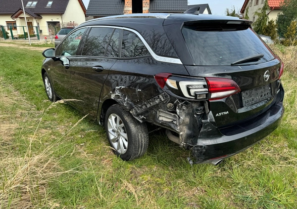 Opel Astra cena 24500 przebieg: 195000, rok produkcji 2017 z Nysa małe 67